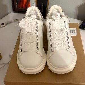 Steve Maden White Leather Low-Top Sneakers with Glitter Heel